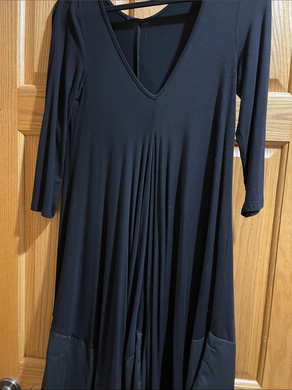 Gracia Black V-Neck Pleated Tunic